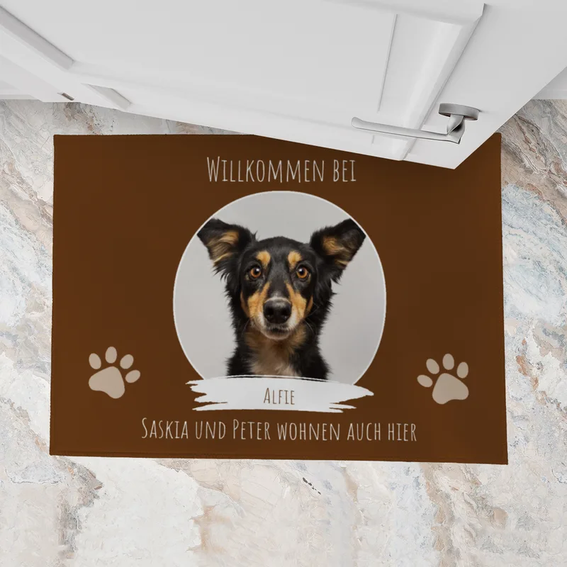 Fußmatte Willkommen mit Pfotenabdrücken personalisiert mit Foto und Text - Geschenkidee für Familie, Paare, zum Einzug - Türvorleger mit Bild und Namen bedruckt Willkommen Pfoten 1Bild-3Texte 70 x 50 cm