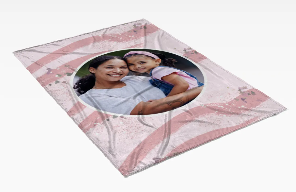 Kuscheldecke rosa 140 x 200 cm - mit Foto personalisierbar - Fotodecke selbst gestalten - Geschenkidee Muttertag, Geburtstag - Pinselstriche Hearts rose
