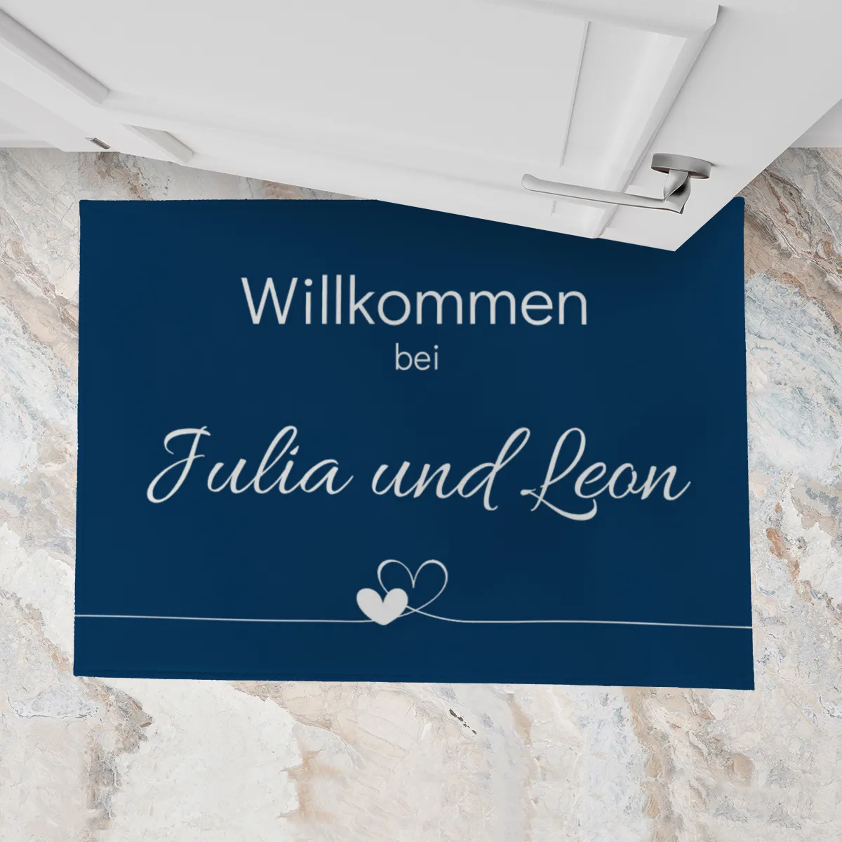 Personalisierte Fußmatte Willkommen Herzen - mit Name personalisierbar - Geschenk zum Einzug - Fußmatte Willkommen Herzen schwarz 70 x 50 cm