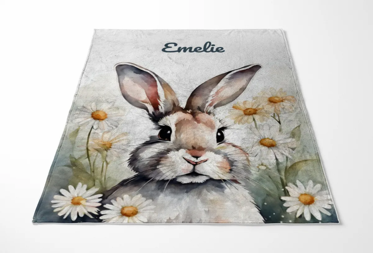 Babydecke mit Namen personalisierbar, Kuscheldecke, Namensdecke mit Häschen, Geschenkidee Geburt Motiv Hase Blümchen 75 x 100 cm