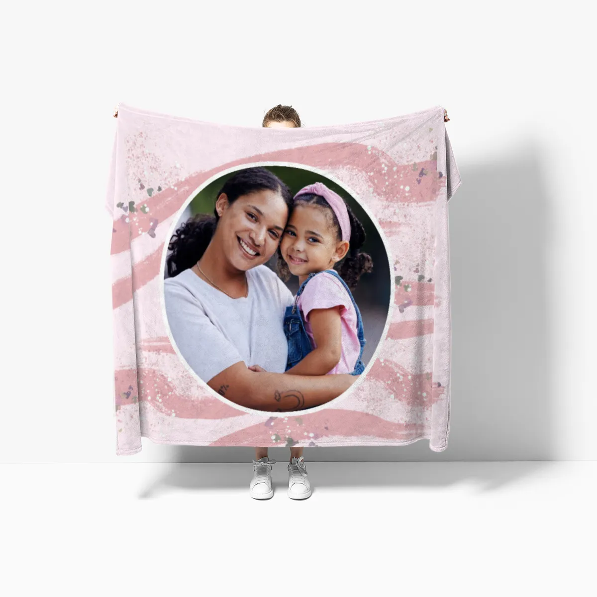 Kuscheldecke rosa 140 x 200 cm - mit Foto personalisierbar - Fotodecke selbst gestalten - Geschenkidee Muttertag, Geburtstag - Pinselstriche Hearts rose