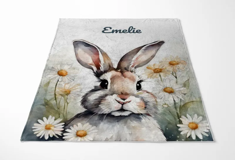 Babydecke mit Namen personalisierbar, Kuscheldecke, Namensdecke mit Häschen, Geschenkidee Geburt Motiv Hase Blümchen 75 x 100 cm