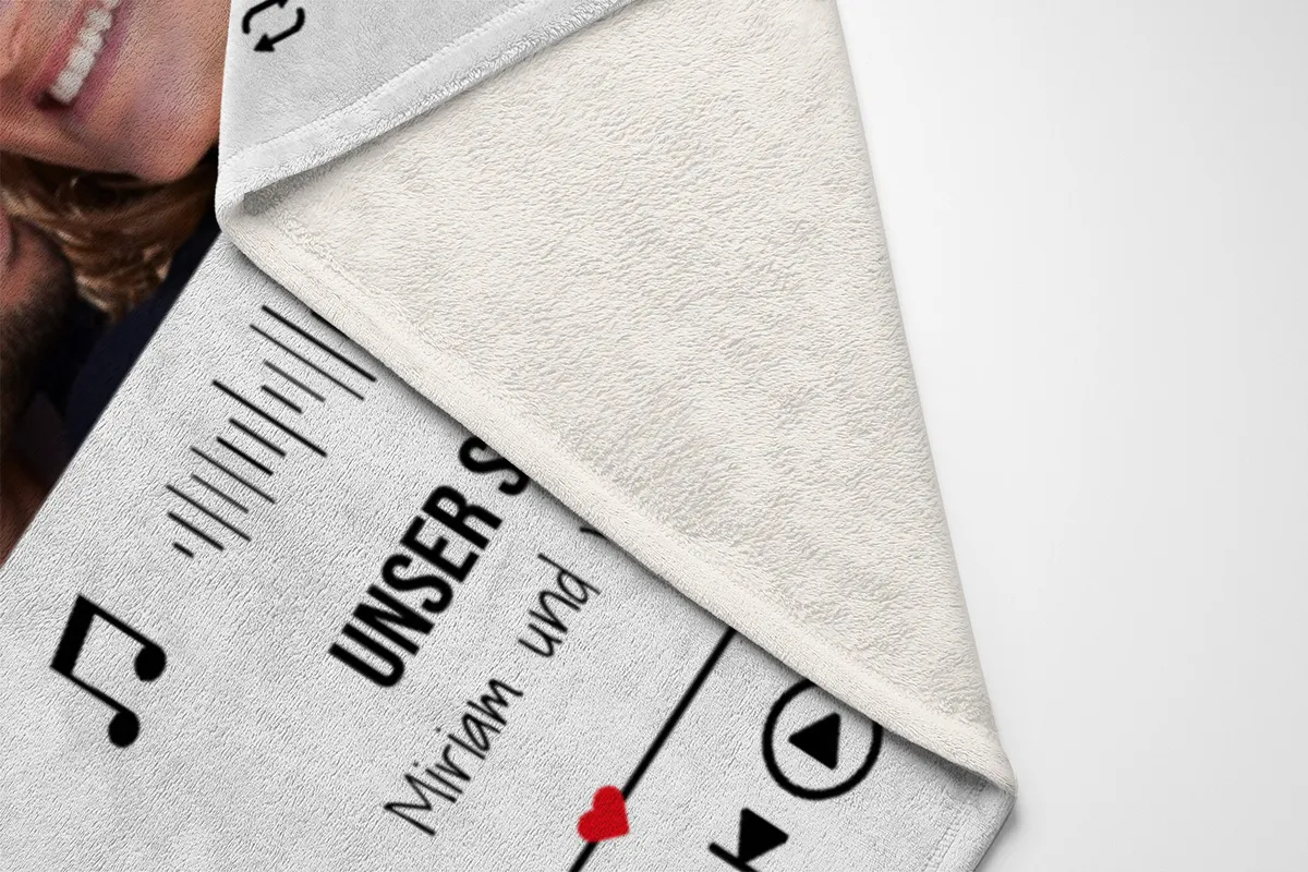 Kuscheldecke Our Lovesong - mit Bild und Text personalisierbar - Geschenkidee für Verliebte, Valentinstag Songplay Text Bild