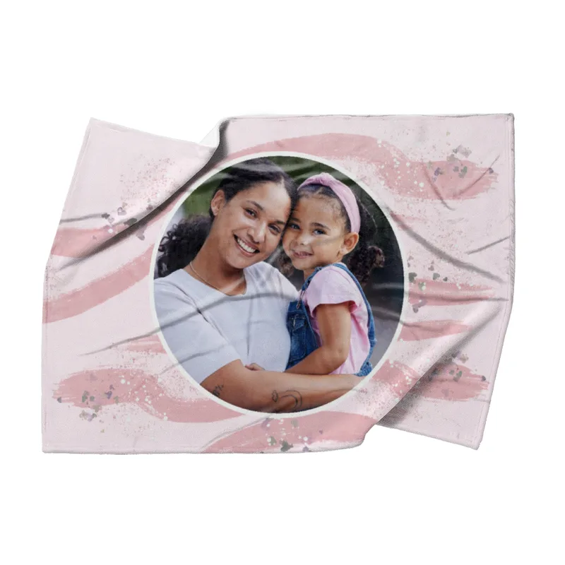 Kuscheldecke rosa 140 x 200 cm - mit Foto personalisierbar - Fotodecke selbst gestalten - Geschenkidee Muttertag, Geburtstag - Pinselstriche Hearts rose