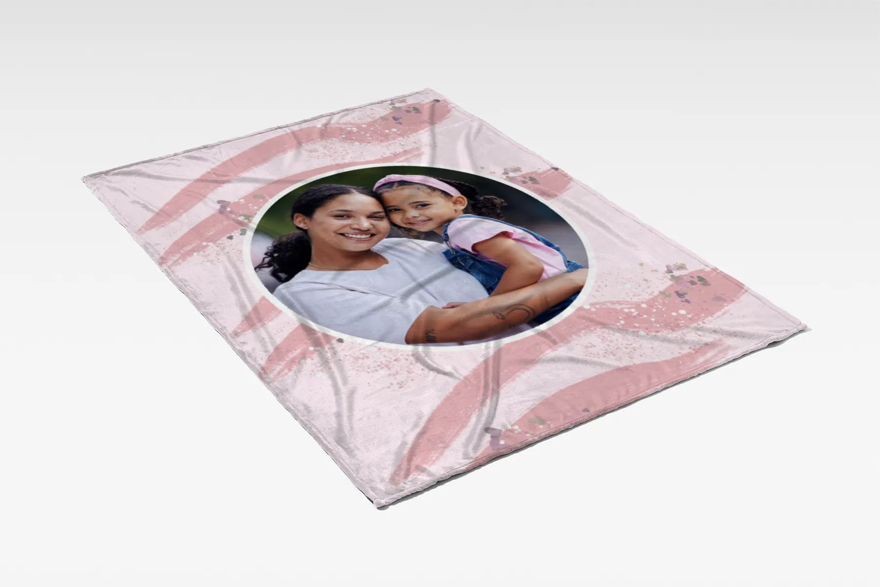 Kuscheldecke rosa 140 x 200 cm - mit Foto personalisierbar - Fotodecke selbst gestalten - Geschenkidee Muttertag, Geburtstag - Pinselstriche Hearts rose