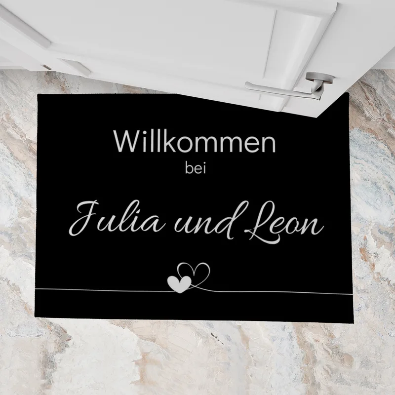Personalisierte Fußmatte Willkommen Herzen - mit Name personalisierbar - Geschenk zum Einzug - Fußmatte Willkommen Herzen schwarz 70 x 50 cm