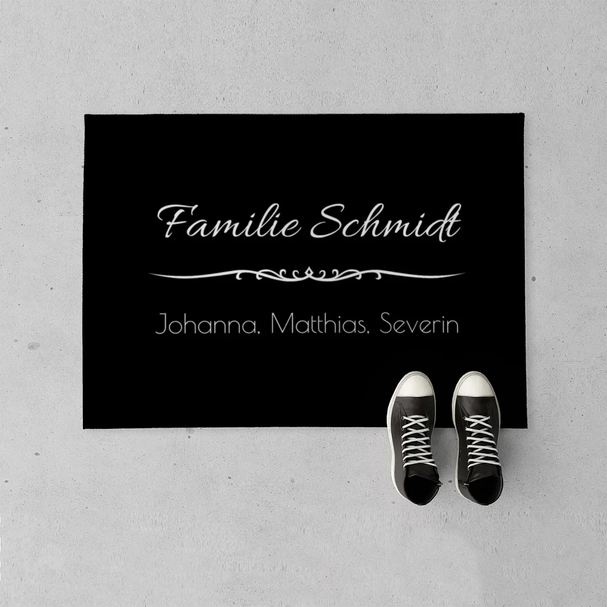 Personalisierte Fußmatte mit Namen - zeitlos elegant - Geschenk Einzug - Fußmatte mit Namen Klassik schwarz 70 x 50 cm