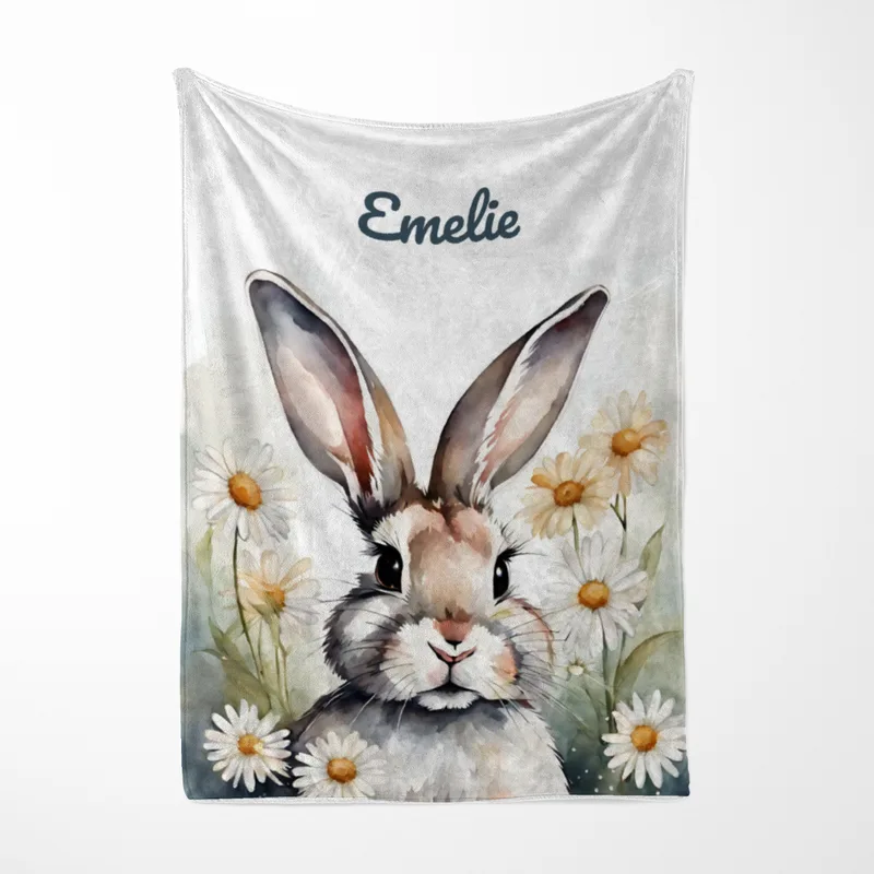 Babydecke mit Namen personalisierbar, Kuscheldecke, Namensdecke mit Häschen, Geschenkidee Geburt Motiv Hase Blümchen 75 x 100 cm