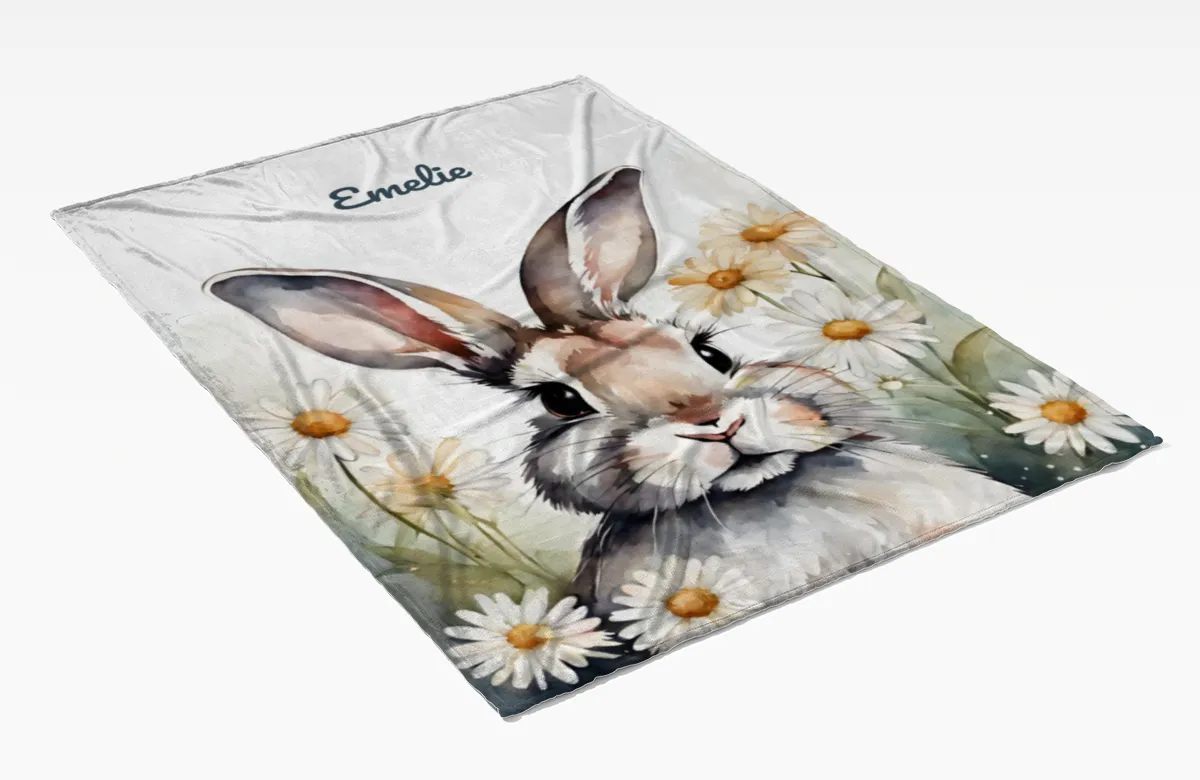 Babydecke mit Namen personalisierbar, Kuscheldecke, Namensdecke mit Häschen, Geschenkidee Geburt Motiv Hase Blümchen 75 x 100 cm