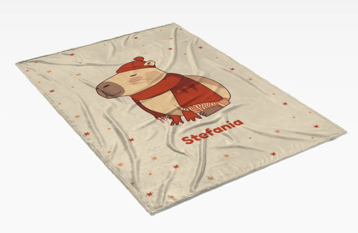 Wohndecke mit Namen personalisierbar, Kuscheldecke, niedliche Namensdecke mit Capybara, Geschenkidee Geburtstag Motiv Capy Wintermütze 140 x 200 cm