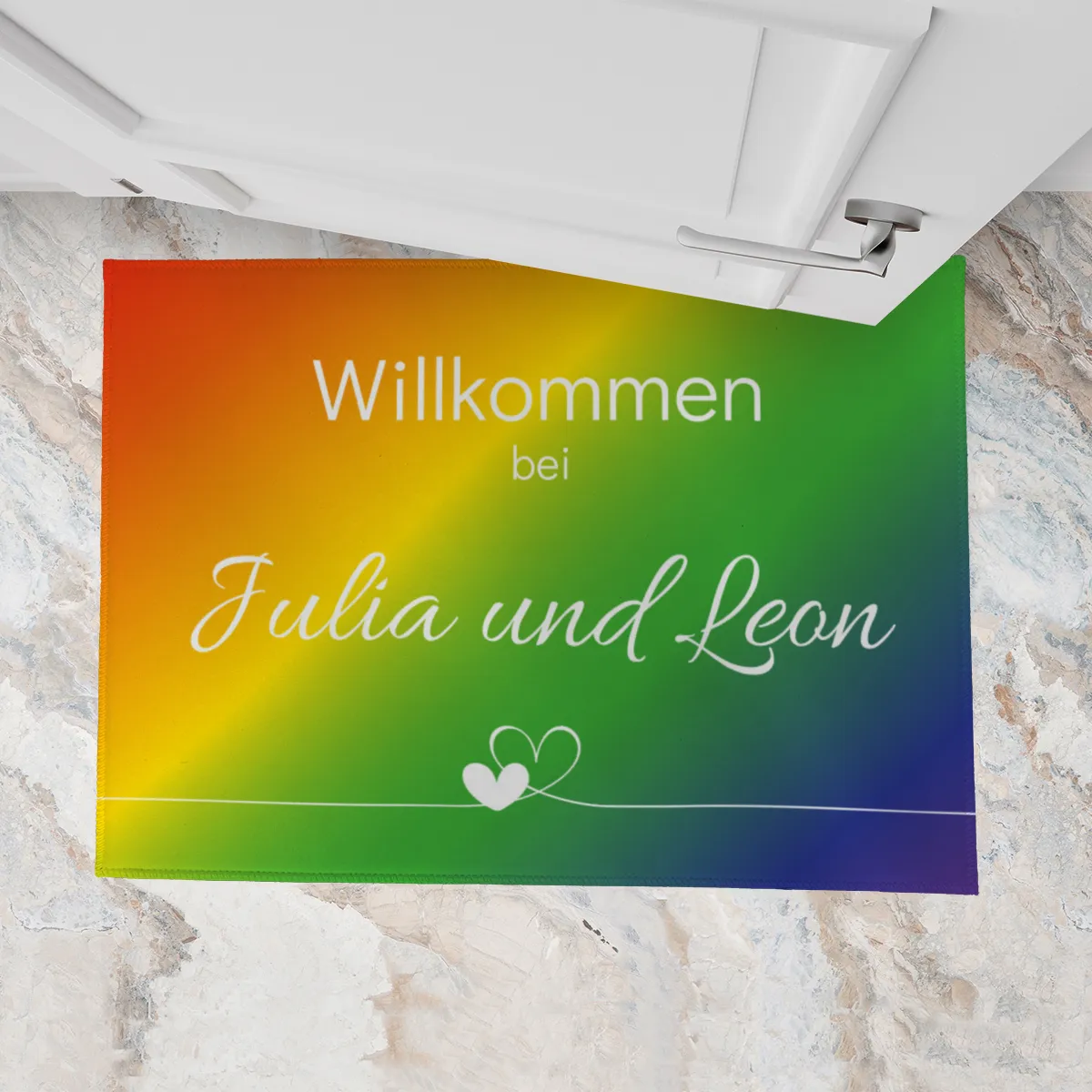 Personalisierte Fußmatte Willkommen Herzen - mit Name personalisierbar - Geschenk zum Einzug - Fußmatte Willkommen Herzen schwarz 70 x 50 cm