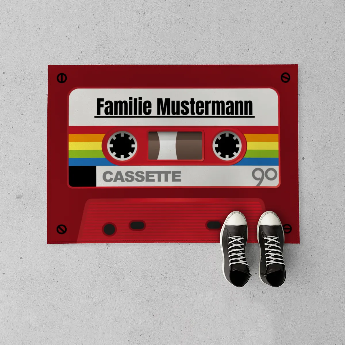 Fußmatte mit Namen personalisierbar - Geschenkidee Einzug, Geburtstag, Richtfest, Umzug - Fussmatte mit Namen - Motiv Kassette rot 70 x 50 cm