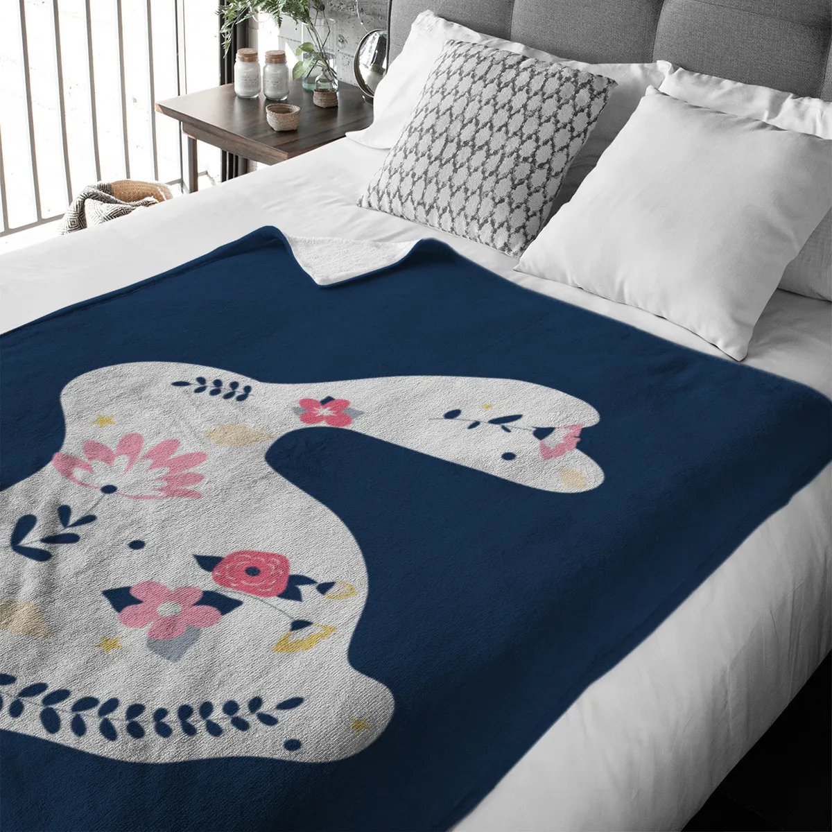 Kuscheldecke Hase mit Blüten - mit Namen personalisierbar - Geschenkidee Geburtstag, Ostern Hase mit Blüten 125 x 155 cm