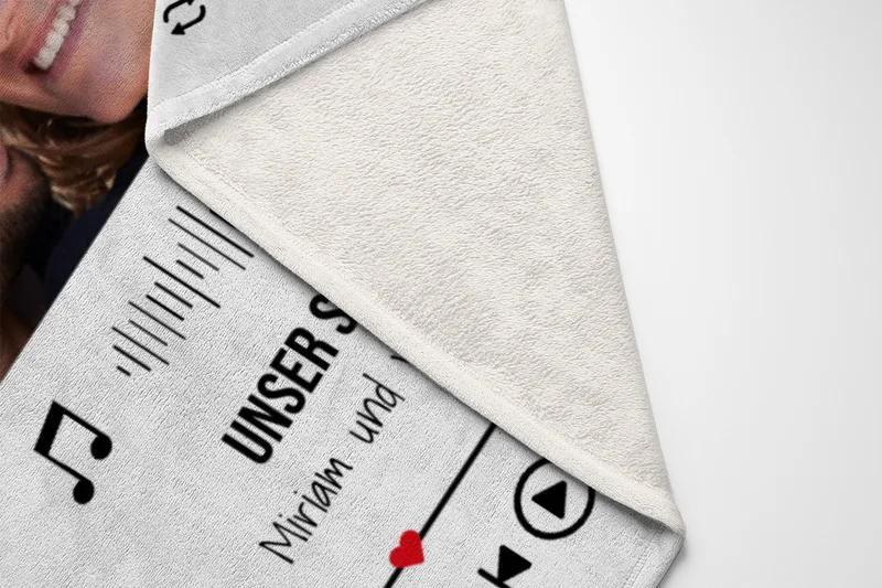 Kuscheldecke Our Lovesong - mit Bild und Text personalisierbar - Geschenkidee für Verliebte, Valentinstag Songplay Text Bild