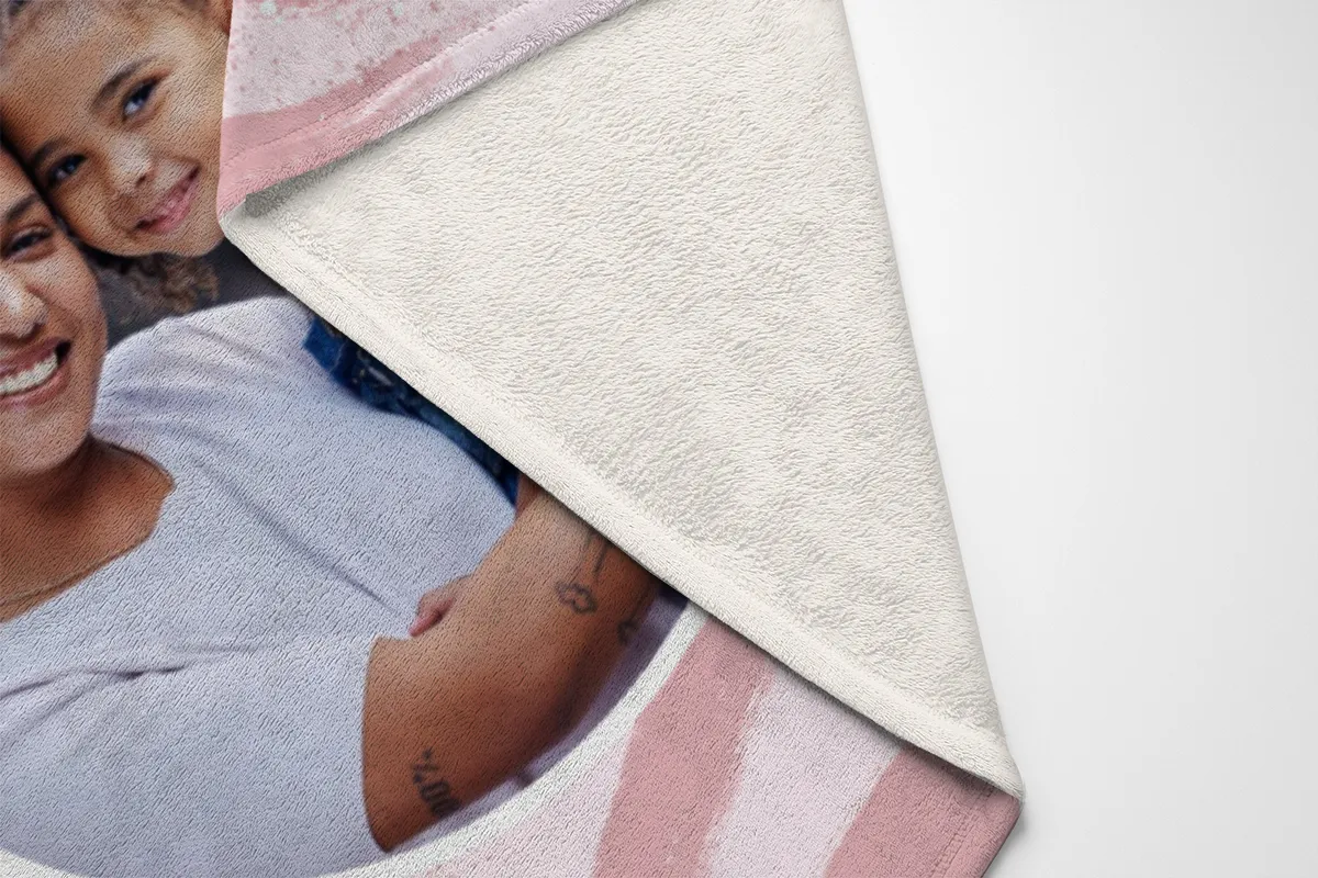 Kuscheldecke rosa 140 x 200 cm - mit Foto personalisierbar - Fotodecke selbst gestalten - Geschenkidee Muttertag, Geburtstag - Pinselstriche Hearts rose