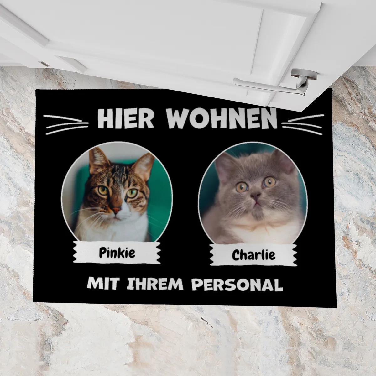 Spruch-Fußmatte Hier wohnt 1 Katze mit Personal - personalisiert mit Foto und Name - Geschenkidee für Katzenhalter, Haustierbesitzer