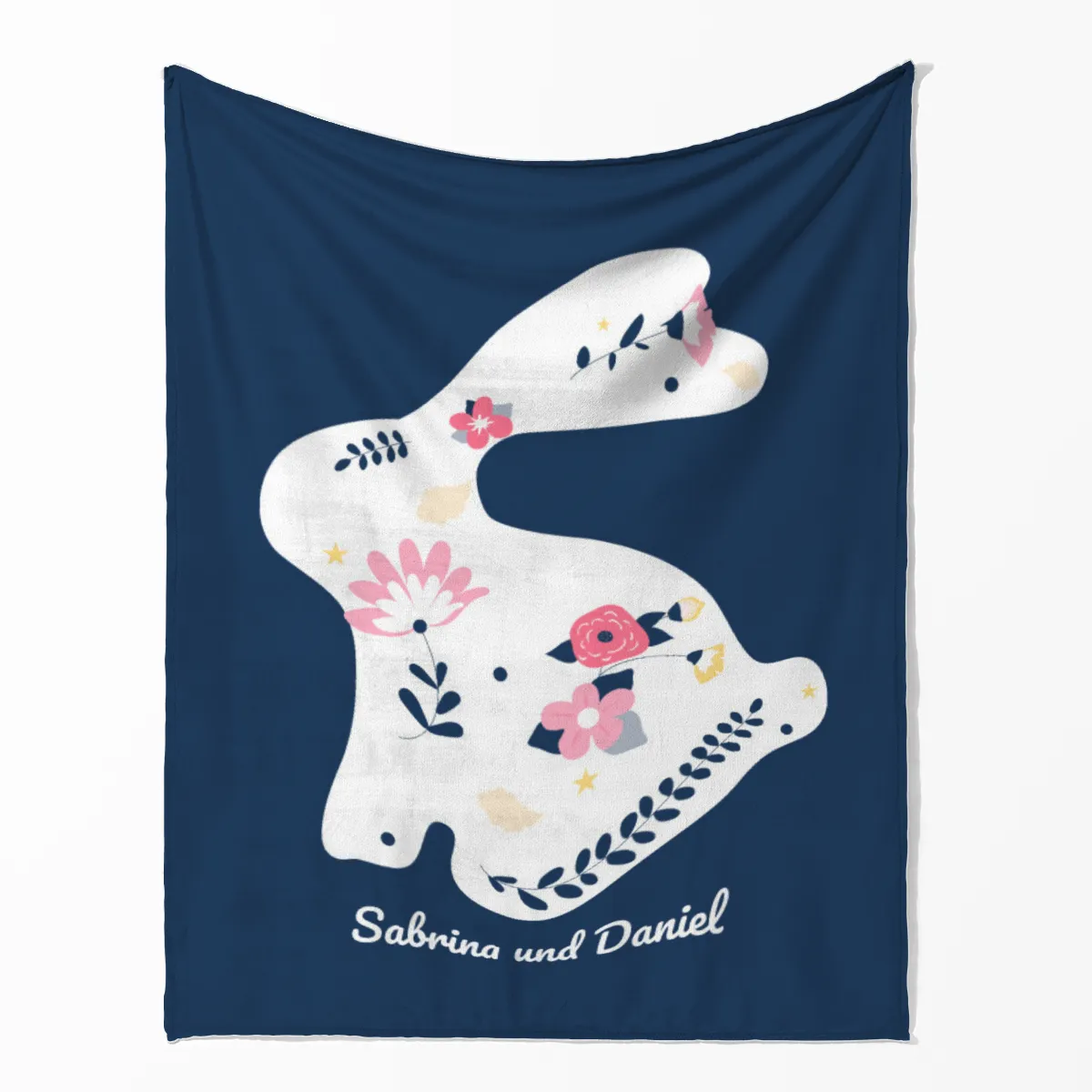 Kuscheldecke Hase mit Blüten - mit Namen personalisierbar - Geschenkidee Geburtstag, Ostern Hase mit Blüten 125 x 155 cm