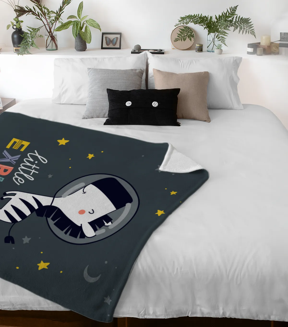 Wohndecke mit Namen personalisierbar, Kuscheldecke, Namensdecke mit niedlichem Tiermotiv, Geschenkidee Geburtstag Motiv Zebra Little Explorer 140 x 200 cm
