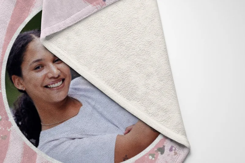 Kuscheldecke rosa 140 x 200 cm - mit Foto personalisierbar - Fotodecke selbst gestalten - Geschenkidee Muttertag, Geburtstag - Pinselstriche Hearts rose