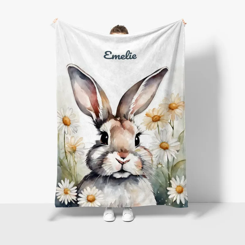 Babydecke mit Namen personalisierbar, Kuscheldecke, Namensdecke mit Häschen, Geschenkidee Geburt Motiv Hase Blümchen 75 x 100 cm