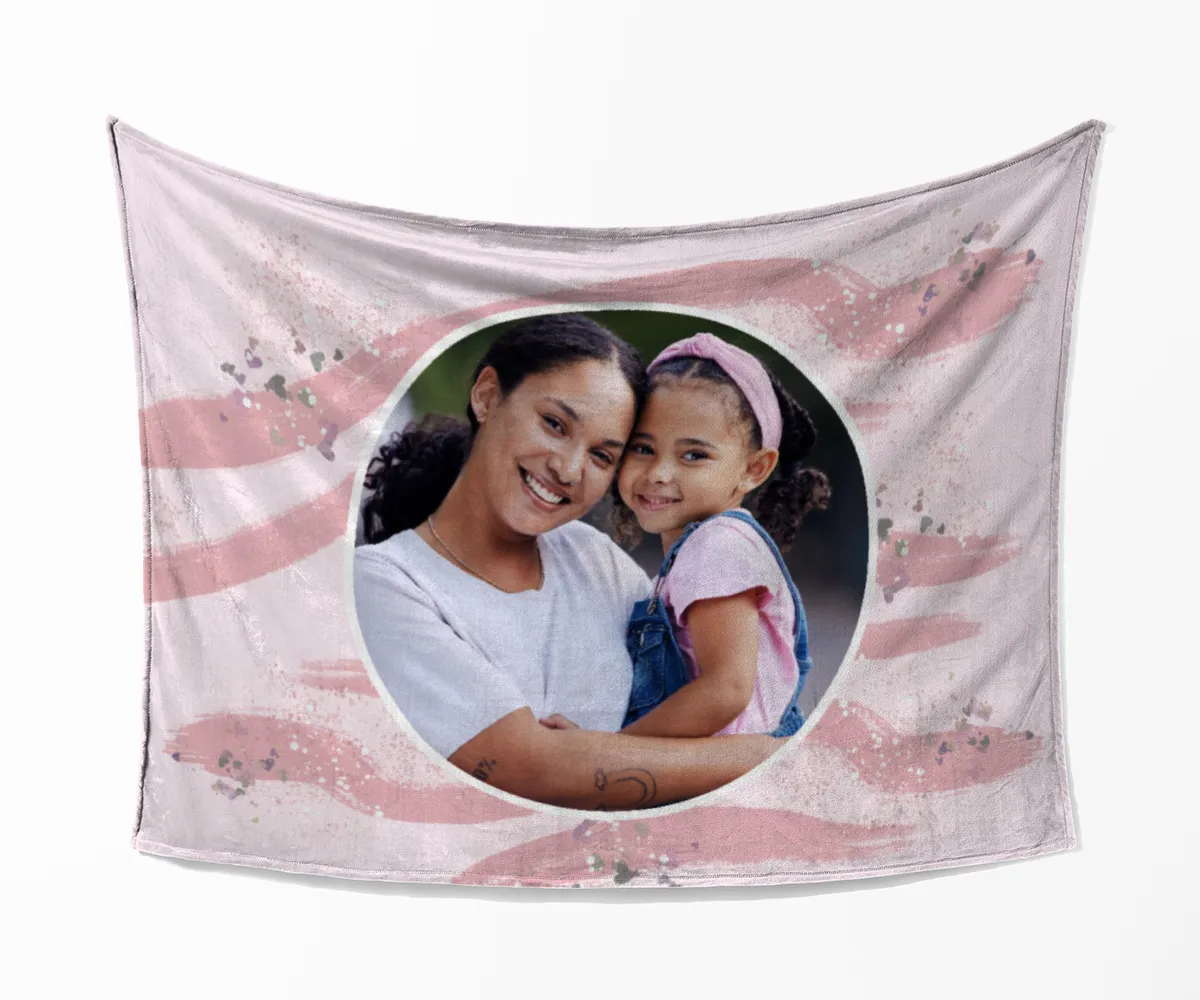 Kuscheldecke rosa 140 x 200 cm - mit Foto personalisierbar - Fotodecke selbst gestalten - Geschenkidee Muttertag, Geburtstag - Pinselstriche Hearts rose